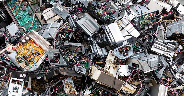 電化製品のマテリアルリサイクルを実施